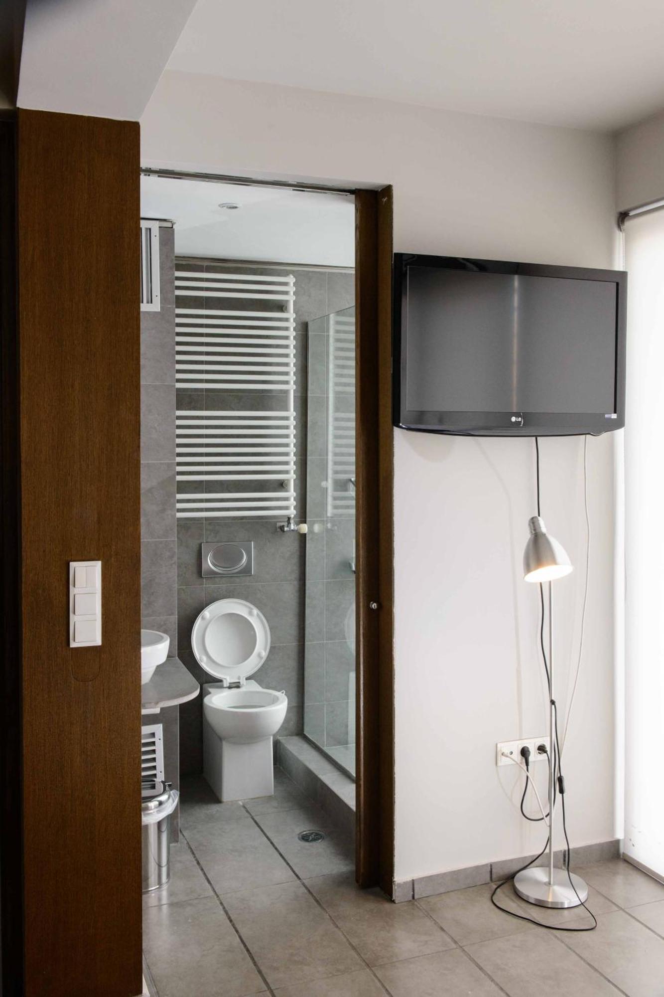 Ferienwohnung Bright Loft With Terrance - Next To Metro Kerameikos Athen Exterior foto